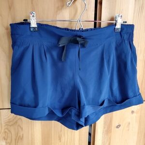 Lululemon Women's Navy Blue Spring Break Away Shorts Size 10